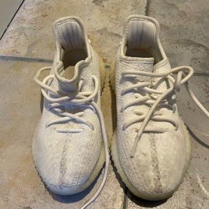 Authentic Yeezy Boost - boys size 5